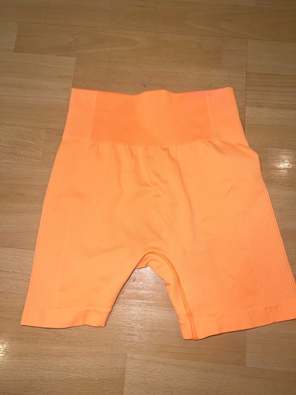 GYMSHARK Neon Orange Seamless Crop Bra and High-Waist Bike Shorts - Picture 5 of 6